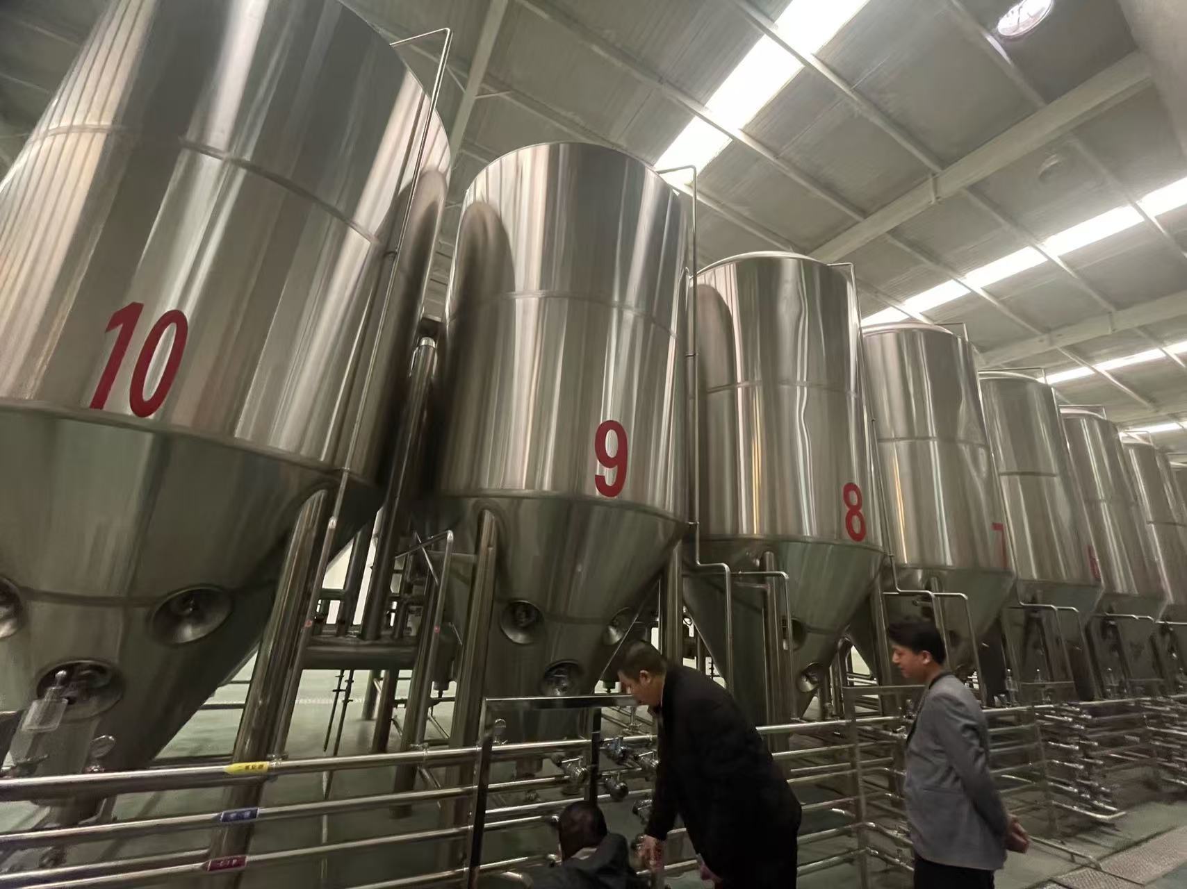 中宁精酿啤酒设备厂—平面布置、设备设计、制造、调试、培训等一条龙服务